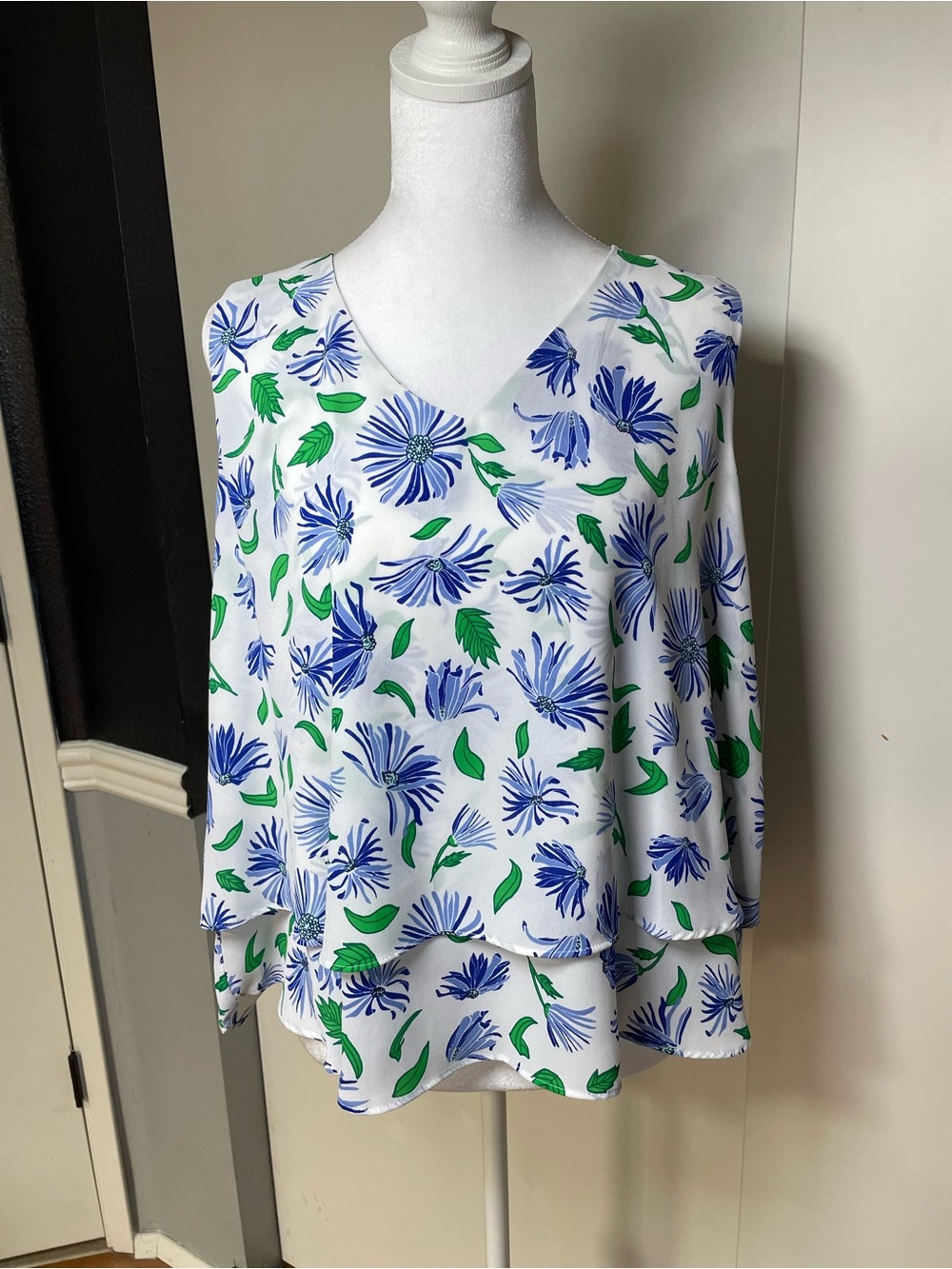 Liz Claiborne White Floral V-Neck Layered Camisole with Blue & Green Print
